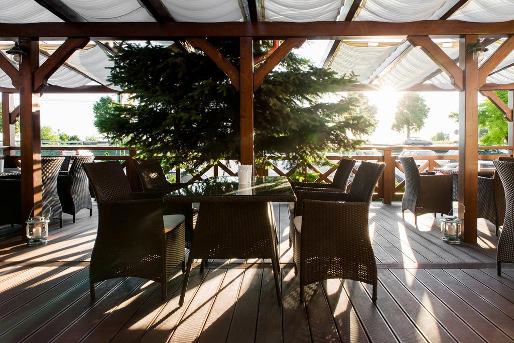 Hotel Panorama Ostrowiec Świętokrzyski エクステリア 写真