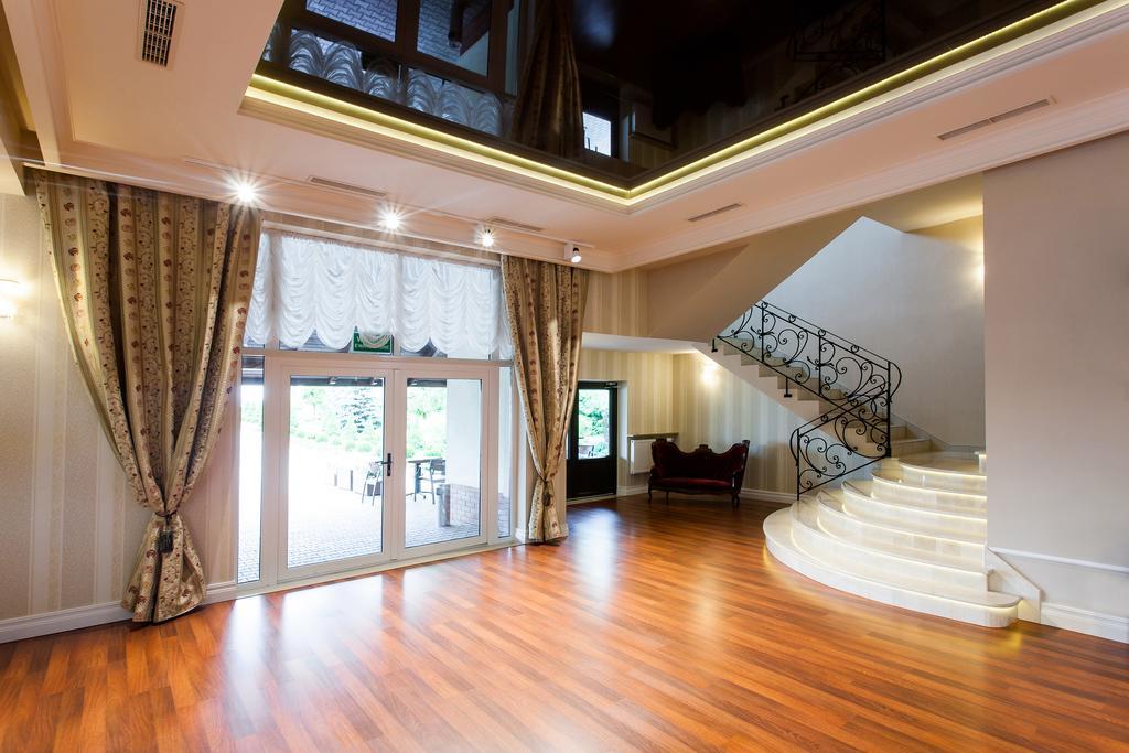 Hotel Panorama Ostrowiec Świętokrzyski エクステリア 写真