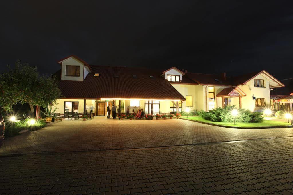 Hotel Panorama Ostrowiec Świętokrzyski エクステリア 写真