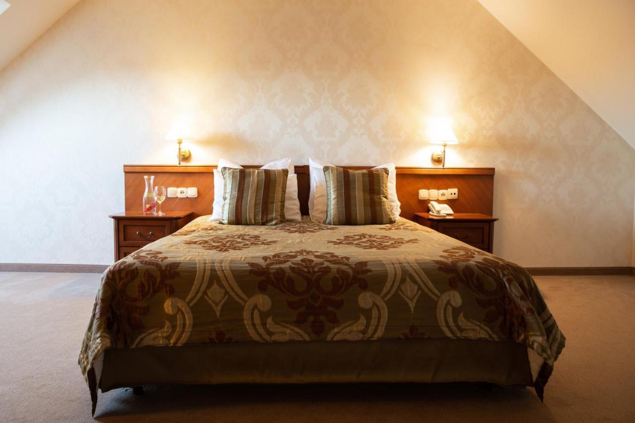 Hotel Panorama Ostrowiec Świętokrzyski エクステリア 写真