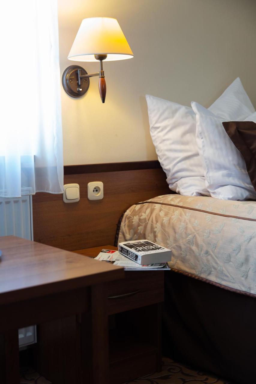 Hotel Panorama Ostrowiec Świętokrzyski エクステリア 写真