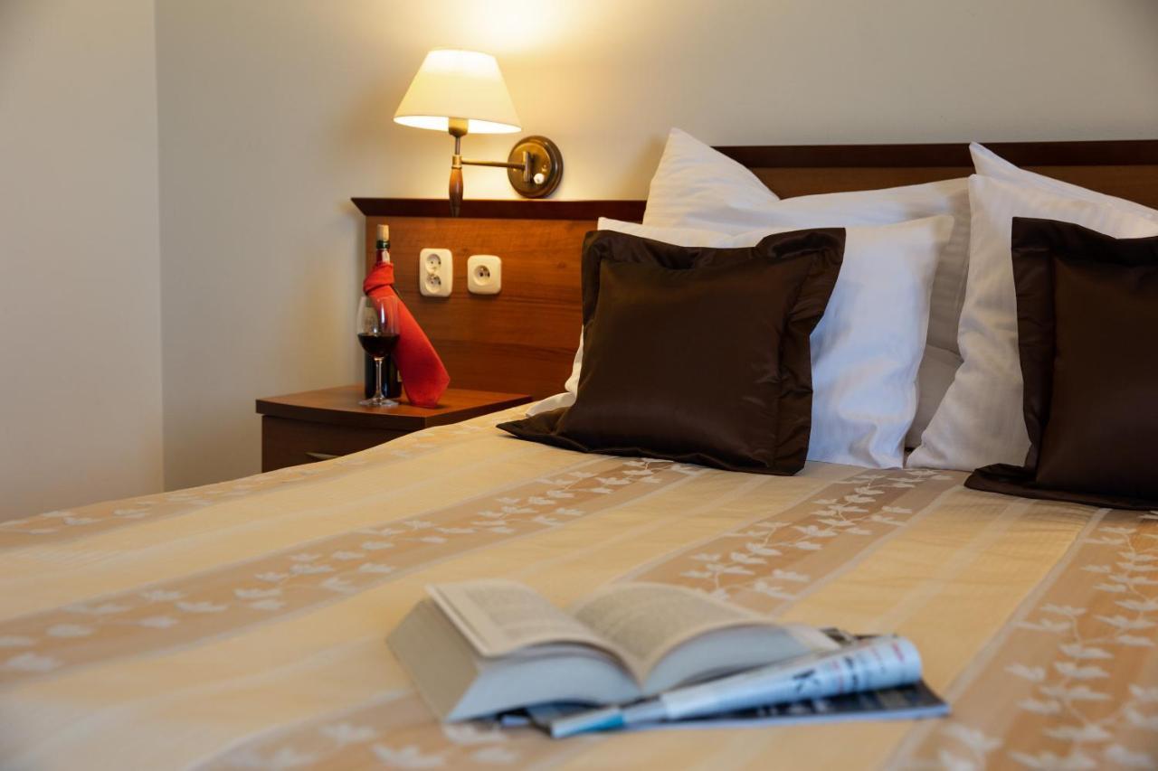 Hotel Panorama Ostrowiec Świętokrzyski エクステリア 写真