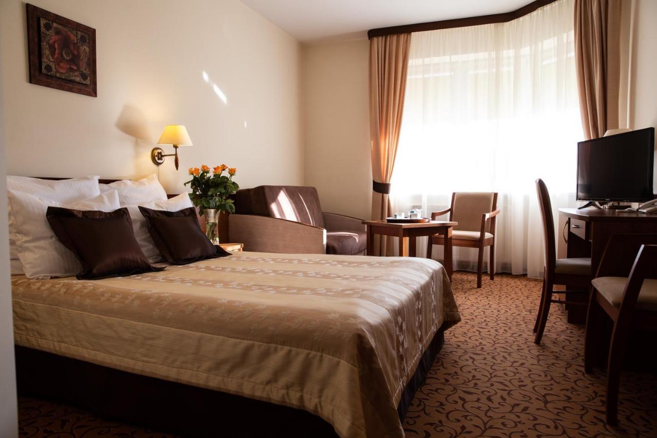 Hotel Panorama Ostrowiec Świętokrzyski エクステリア 写真