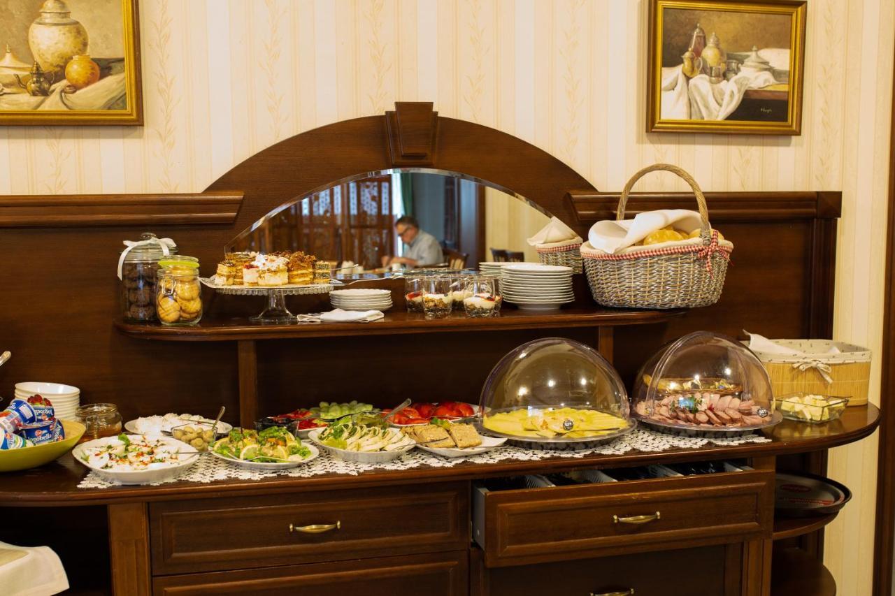 Hotel Panorama Ostrowiec Świętokrzyski エクステリア 写真